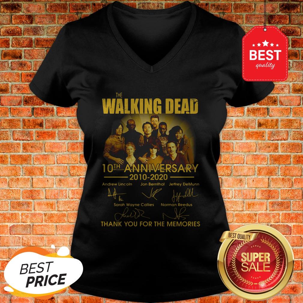 The Walking Dead Character 10th Anniversary 2010-2020 Signatures V-neck The Walking Dead Character 10th Anniversary 2010-2020 Signatures V-neck