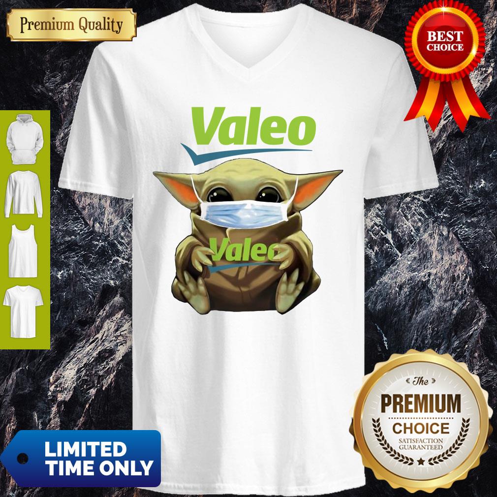 Pretty Star Wars Baby Yoda Hug Valeo Mask Covid-19 V-neck Pretty Star Wars Baby Yoda Hug Valeo Mask Covid-19 V-neck