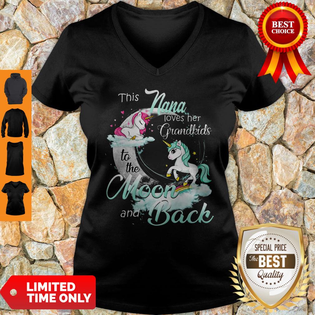 Good The Nana Loves Her Grandkids To The Moon And Back V-neck Good The Nana Loves Her Grandkids To The Moon And Back V-neck