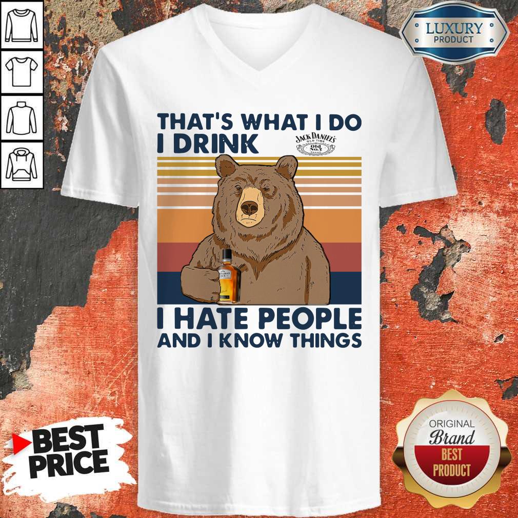Official Bear That’s What I Do I Drink Glass Bottle I Hate People And I Know Things Vintage Shirt - Image 3