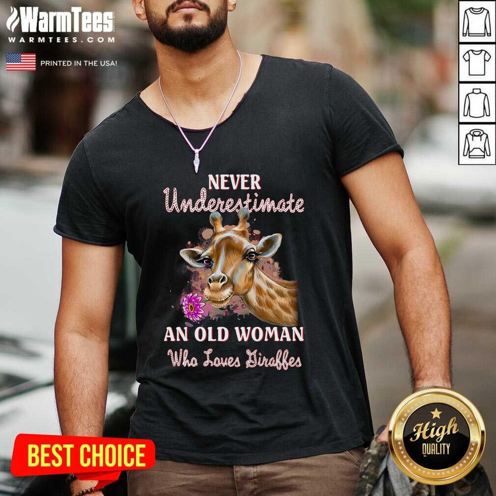 Giraffes Never Underestimate Old Woman Who Loves Giraffes V-neck - Design By Warmtees.com Giraffes Never Underestimate Old Woman Who Loves Giraffes V-neck - Design By Warmtees.com