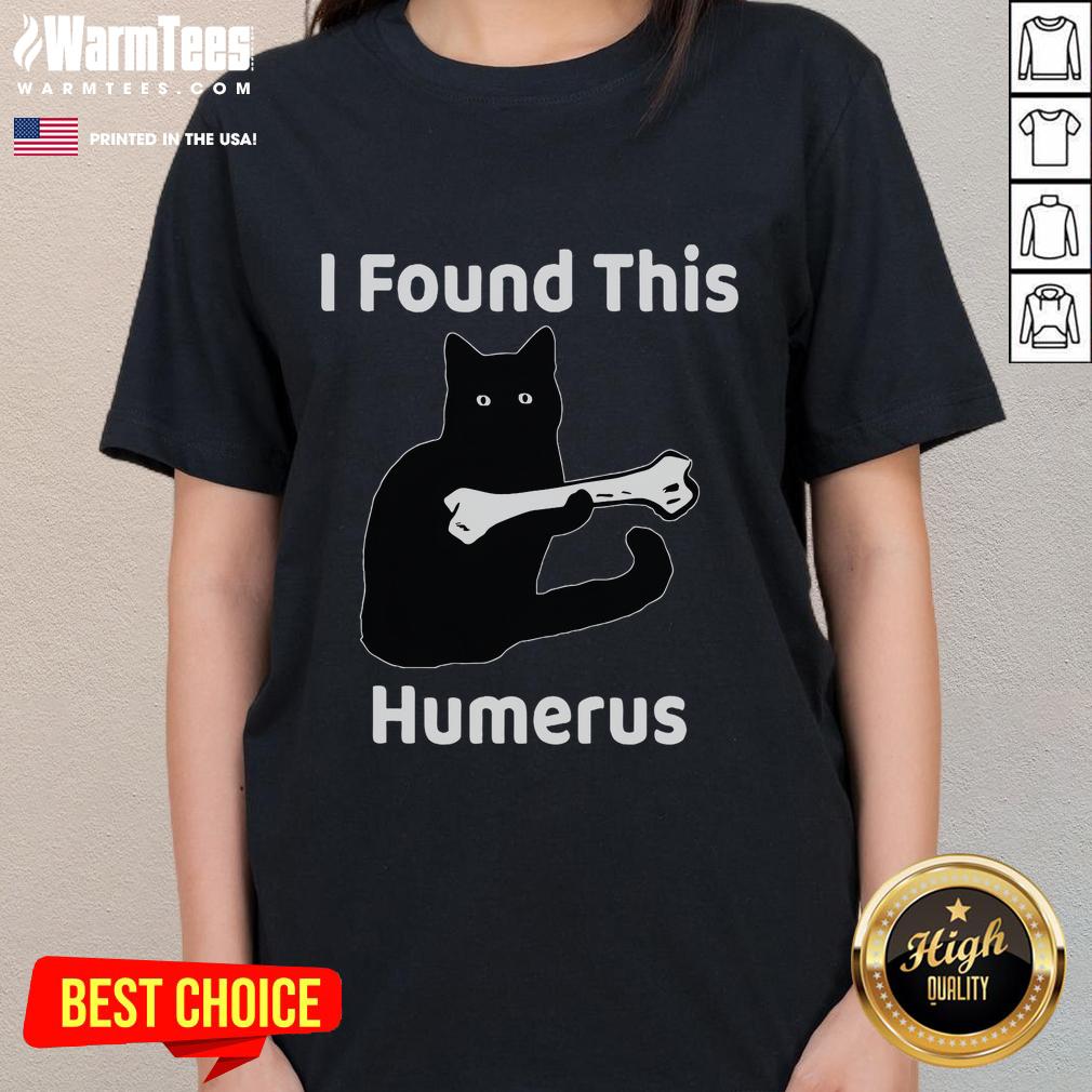Alt Text: Funny 'I Found This Humerus' cat lover ladies tee featuring a playful cat graphic and humorous text design.