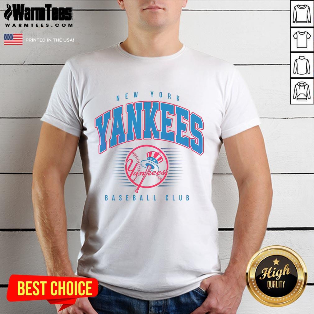 Nice retro vintage Yankees baseball club T-shirt featuring classic logo and stylish design for fans.