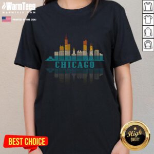Vintage ladies tee featuring the iconic Chicago skyline, showcasing Illinois' urban charm and stylish design.