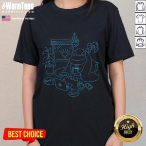 Comfy ladies tee featuring a cute frog design, perfect for home wear. Nice GDQ style for casual comfort and fun.