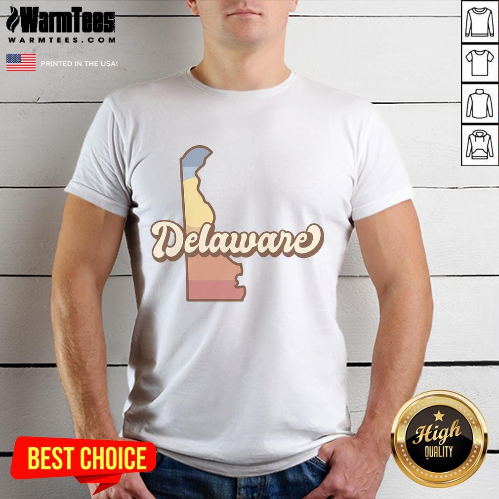Good Delaware Retro Sunset T-Shirt featuring a vibrant sunset design and vintage-style lettering for a stylish look.