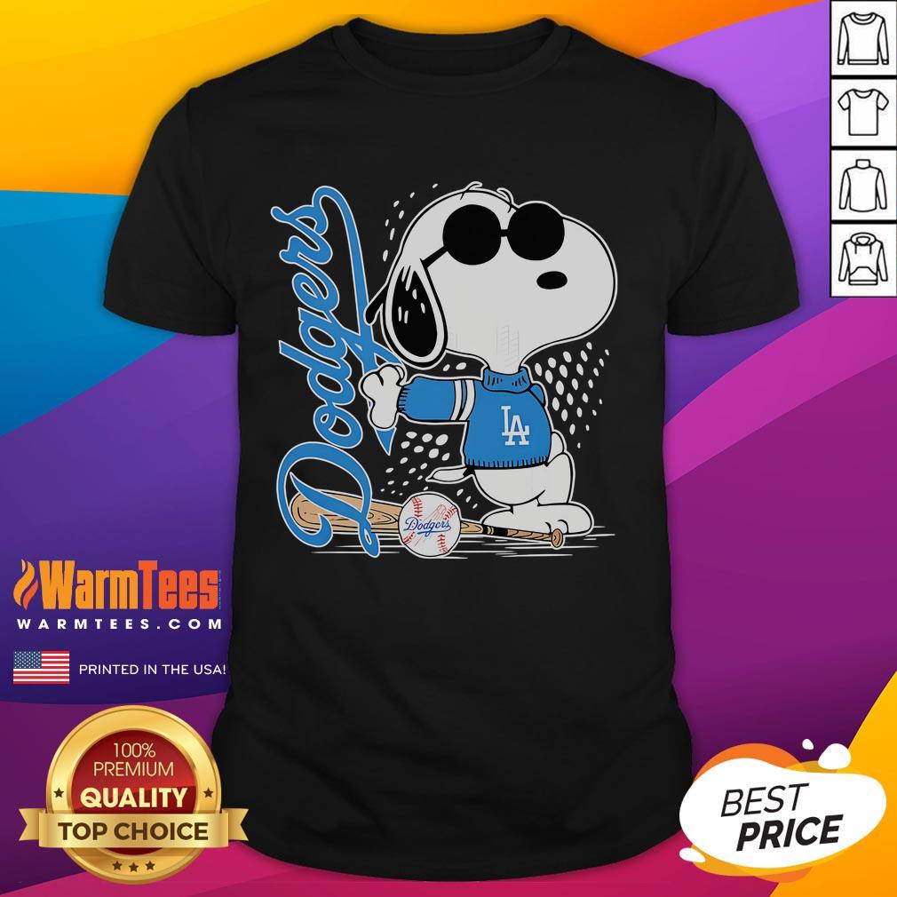 Awesome Los Angeles Dodgers X Snoopy Pose T-Shirt featuring Snoopy in Dodgers gear, perfect for baseball fans and collectors.
