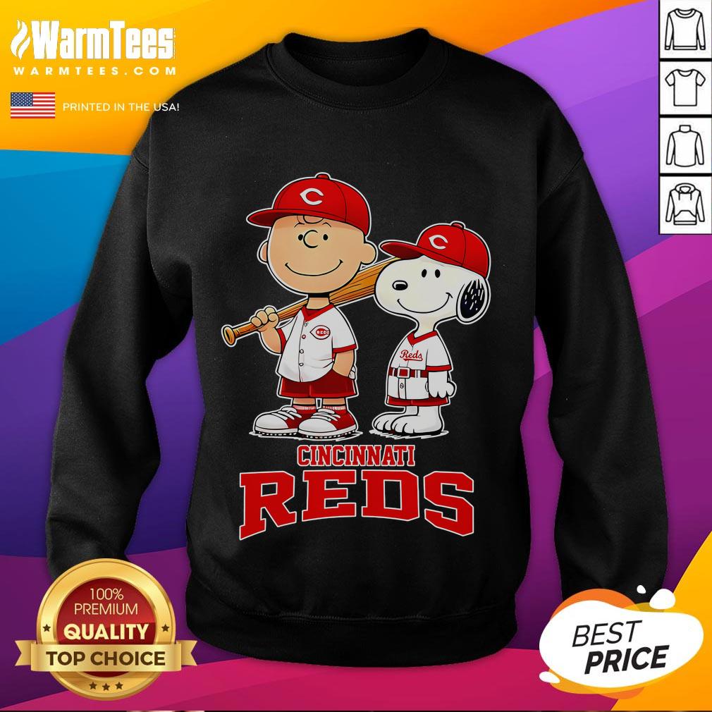 Alt Text: Cute Cincinnati Reds Charlie Brown and Snoopy baseball cartoon fan sweatshirt for stylish baseball enthusiasts.