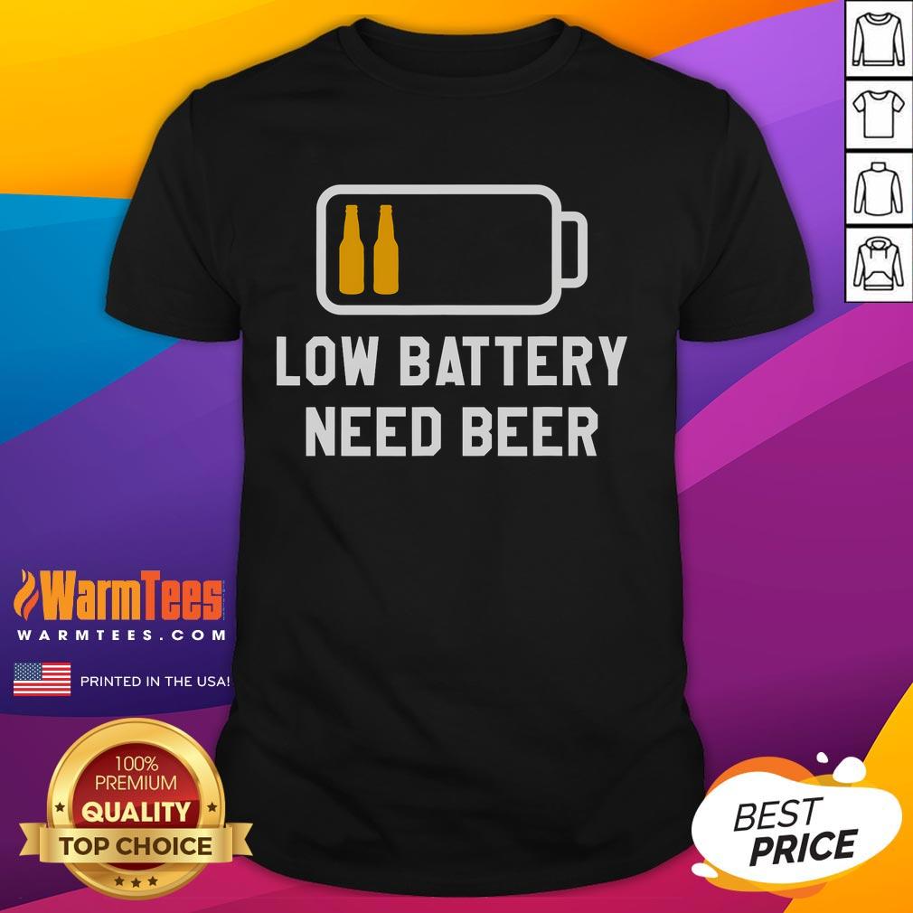 Funny low battery graphic on a T-shirt for beer brewing enthusiasts, perfect for brewers who love humor and beer.