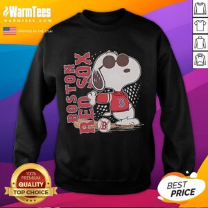 Cool Boston Red Sox sweatshirt featuring Snoopy, perfect for baseball fans and stylish casual wear.