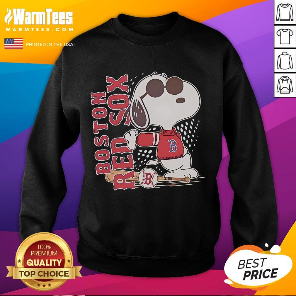 Cool Boston Red Sox sweatshirt featuring Snoopy, perfect for baseball fans and stylish casual wear.