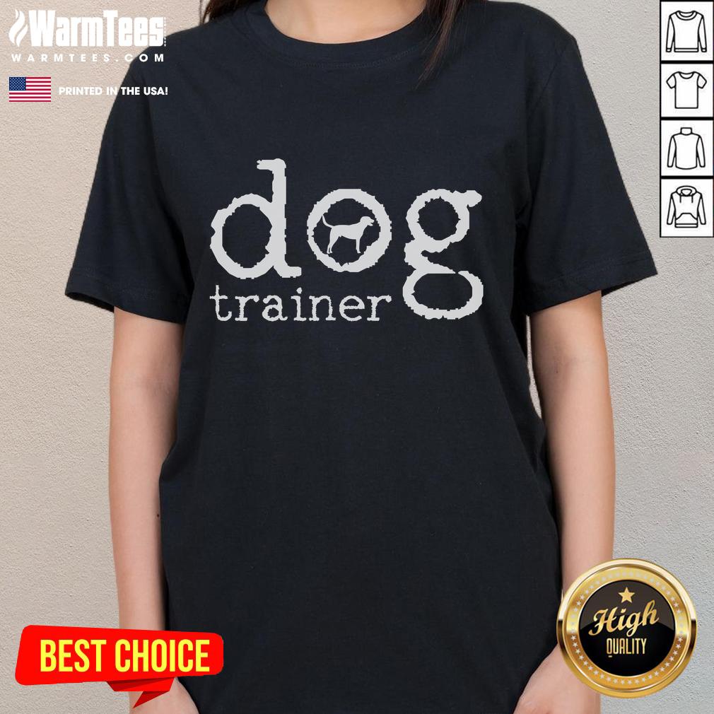 Nice dog school trainer with Labrador and Golden Retriever on a ladies tee, showcasing a fun and friendly pet theme.