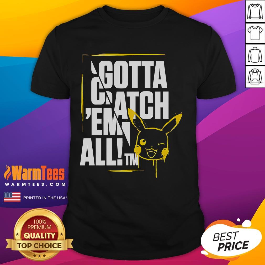 Alt Text: Cropped graphic t-shirt featuring 'Gotta Catch Em All' Pikachu art, perfect for Pokmon fans and casual wear.