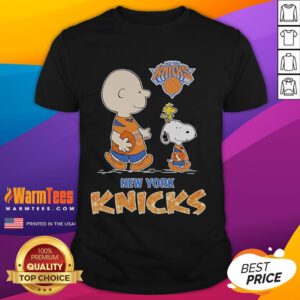 Nice Snoopy and Charlie Brown The Peanuts New York Knicks T-shirt featuring iconic characters in vibrant team colors.
