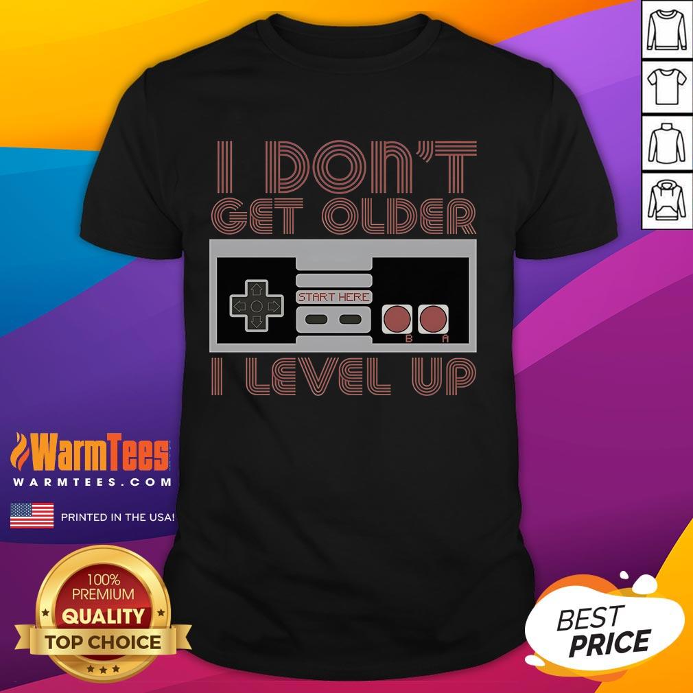 Awesome I Don't Get Older I Level Up Retro Gamer T-Shirt featuring a vibrant gaming design for enthusiasts and collectors.