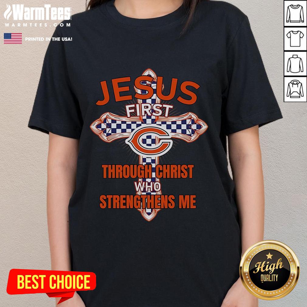 Happy Chicago Bears Jesus tee for ladies, featuring 'I can do all things through Christ who strengthens me.'