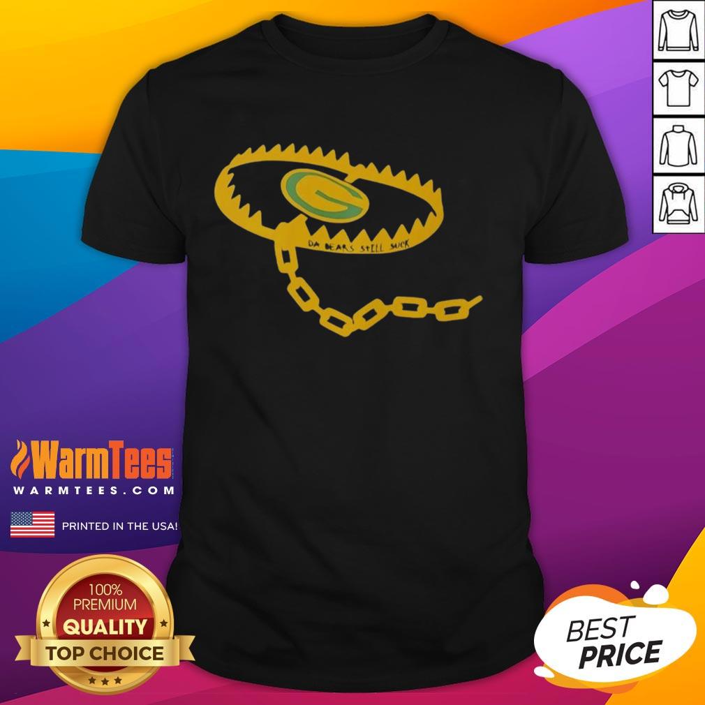 Nice Bear Trap Green Bay Packers Da Bears Still Suck T-Shirt featuring bold text and a playful design for fans.