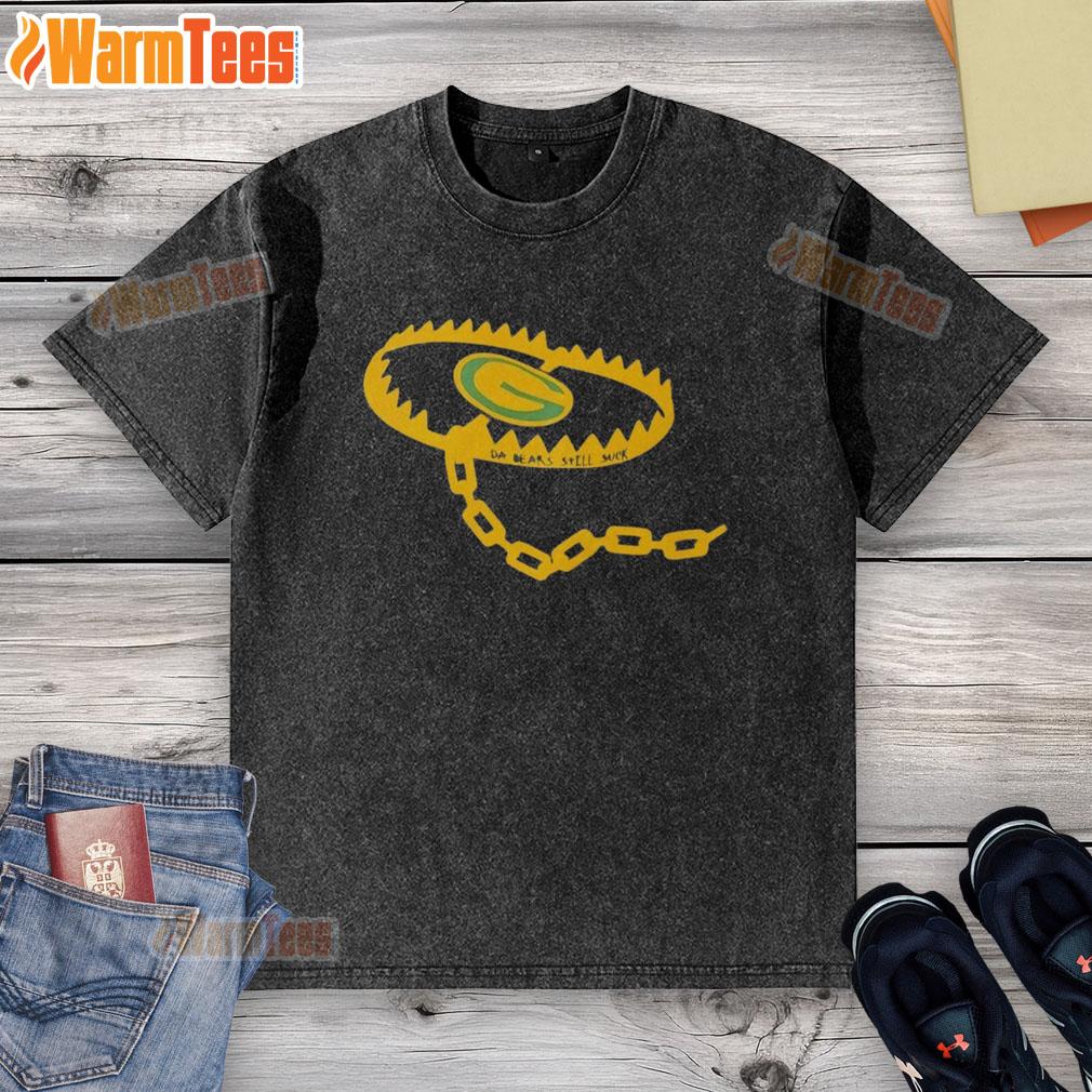 Alt Text: Green Bay Packers Da Bears Still Suck washed t-shirt featuring a bear trap design, perfect for football fans.