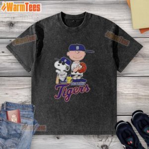 Alt Text: Official 2025 Peanuts Snoopy x Charlie Brown Detroit Tigers washed t-shirt featuring iconic characters and team logo.
