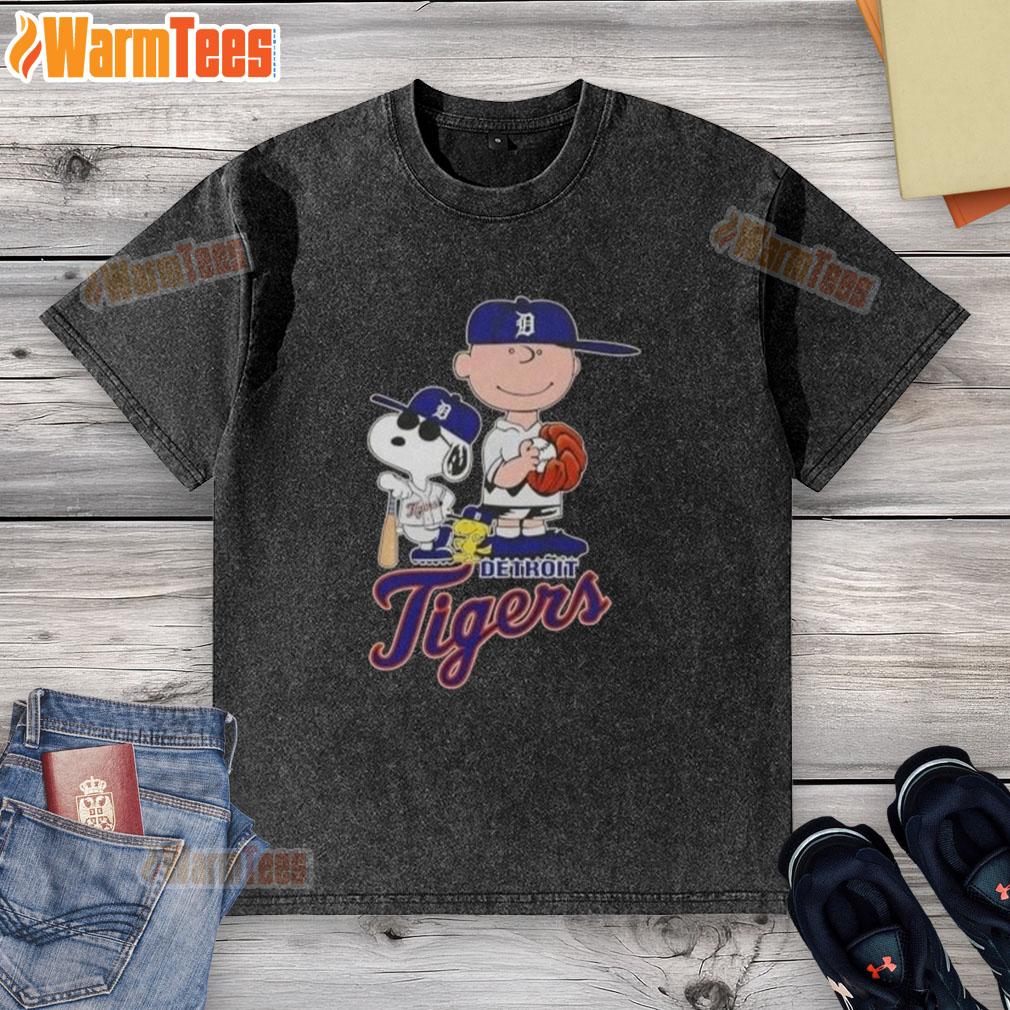Alt Text: Official 2025 Peanuts Snoopy x Charlie Brown Detroit Tigers washed t-shirt featuring iconic characters and team logo.