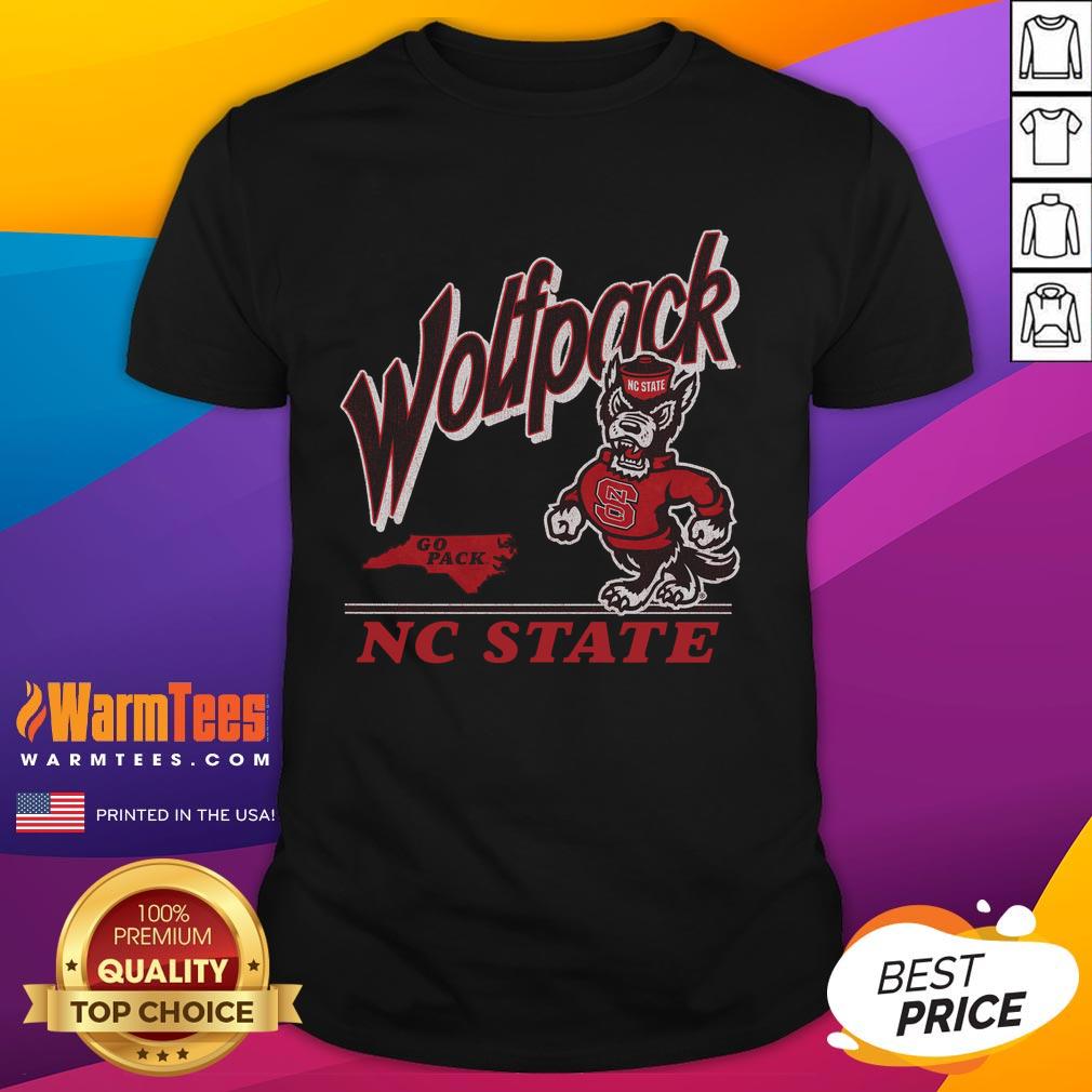 Alt Text: Vintage North Carolina State Wolfpack Fly By T-shirt featuring bold graphics and a classic design for fans.