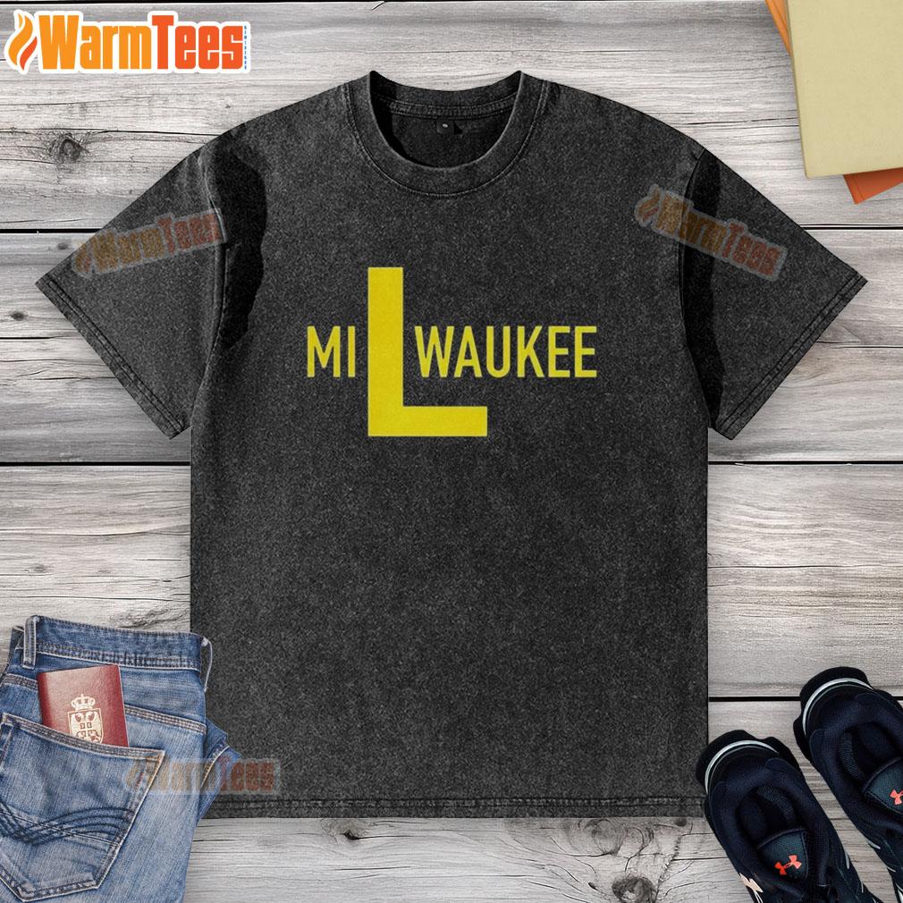 Awesome Milwaukee Brewers L Logo Washed T-Shirt featuring a vintage style design perfect for baseball fans.
