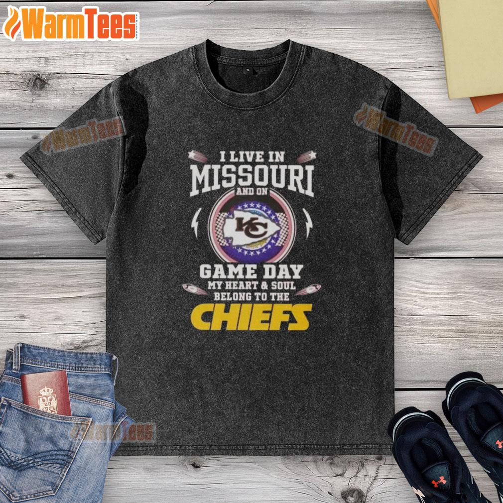 Kansas City Chiefs washed t-shirt for game day, showcasing pride for Missouri fans and team spirit.