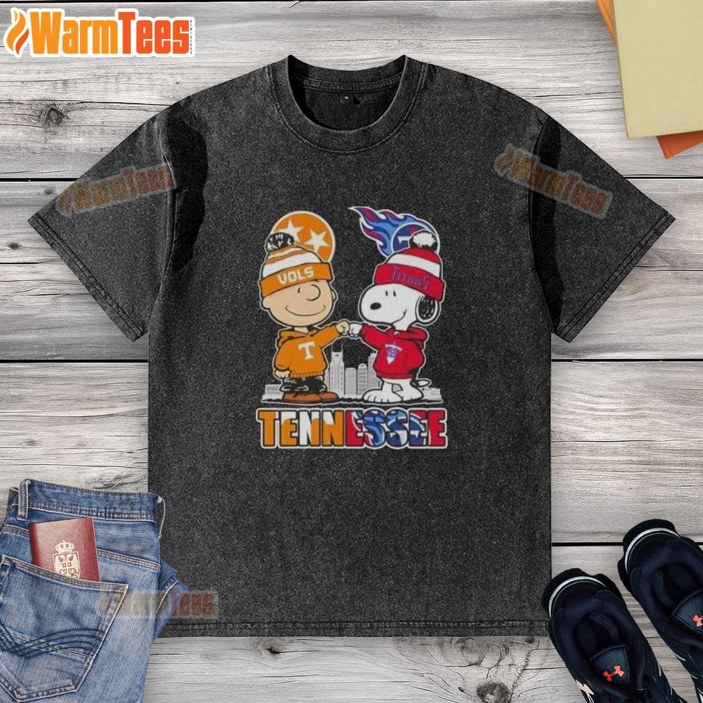 Alt Text: Premium Charlie Brown and Snoopy Tennessee Vols x Titans skyline washed t-shirt featuring vibrant graphics and comfortable fit.