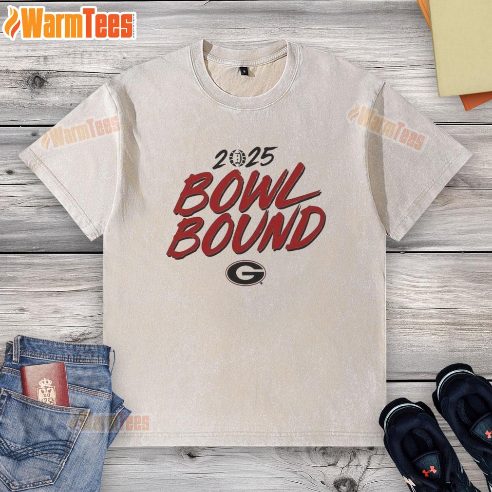 Alt Text: Premium Georgia Bulldogs Bowl Bound 2025 washed t-shirt featuring team colors and logo, perfect for fans.