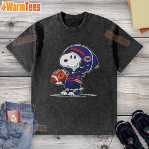Alt Text: Snoopy in a Chicago Bears hoodie smiling at fans, featured on a washed T-shirt, showcasing good peanuts design.