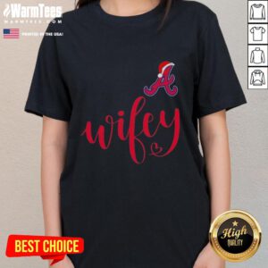 Hot Wifey Atlanta Braves Santa Hat Merry Christmas Ladies Tee featuring festive design and team spirit for holiday cheer.