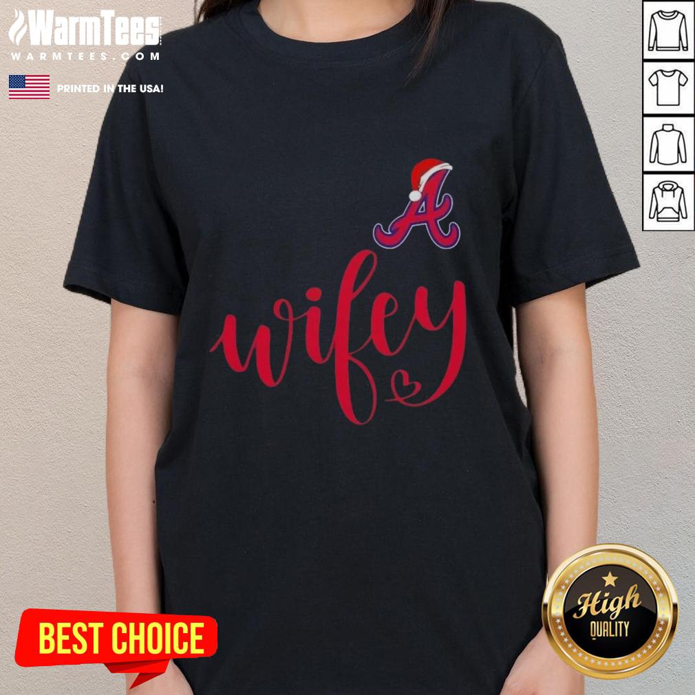 Hot Wifey Atlanta Braves Santa Hat Merry Christmas Ladies Tee featuring festive design and team spirit for holiday cheer.