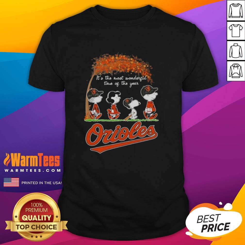 Premium Baltimore Orioles X Peanuts Snoopy autumn T-shirt featuring Snoopy and friends celebrating the season.