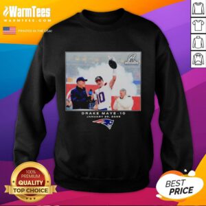 Good New England Patriots Drake Maye NFL 2026 photo sweatshirt featuring vibrant team colors and player graphics.