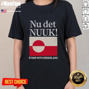 Pretty Nu Det Nuuk Stand ladies tee featuring the Greenland flag design, perfect for fans of Greenlandic culture.