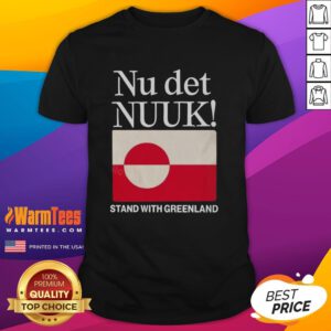 Pretty Nu Det Nuuk Stand T-Shirt featuring the Greenland flag, perfect for showcasing your love for Greenlandic culture.