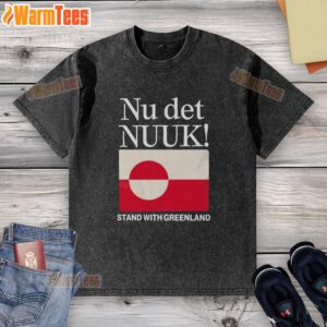 Pretty Nu Det Nuuk stand t-shirt featuring the Greenland flag design, perfect for casual wear and expressing pride.