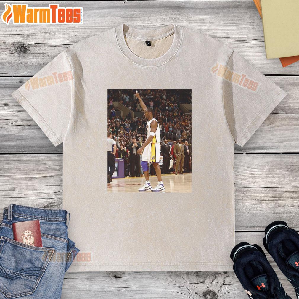 Alt Text: Pau Gasol wearing a washed Kobe Bryant t-shirt, showcasing a tribute to the iconic NBA legend in a casual setting.